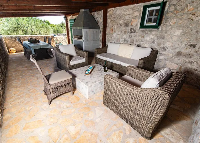Private Cottage In Olive Grove With Heated Pool